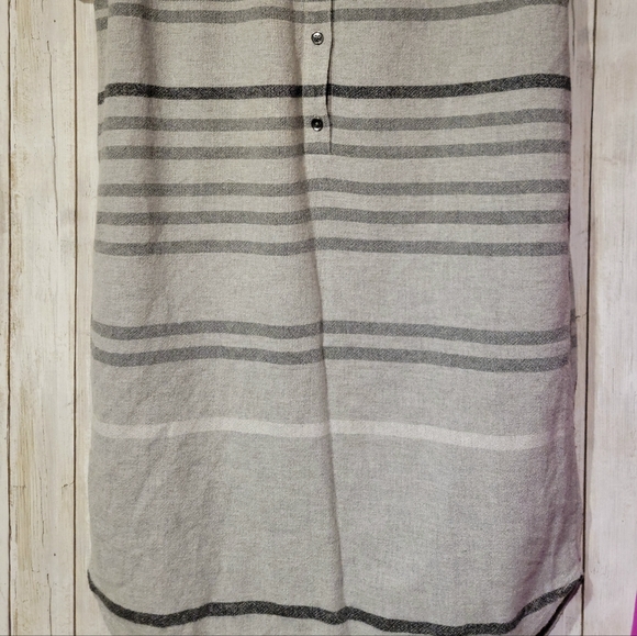 Banana Republic heritage collection size small womens dress shirt. - Picture 4 of 11